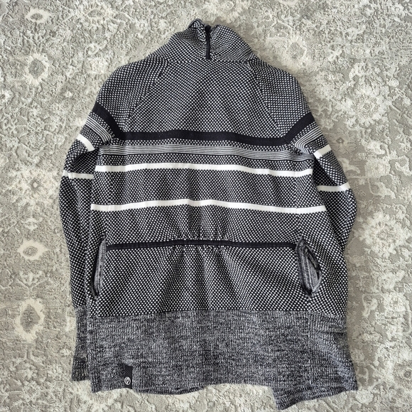 Ivivva Lululemon Women's Grey Feelin Toasty Wrap Cardigan Size S (Girl 14) - Picture 10 of 10